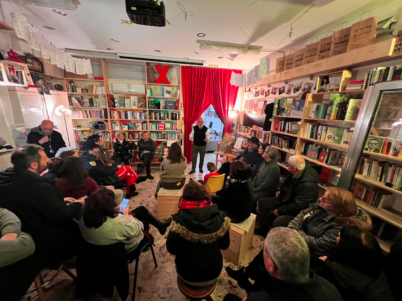 Un incontro nella libreria della Bottega Jepis a Caselle in Pittari